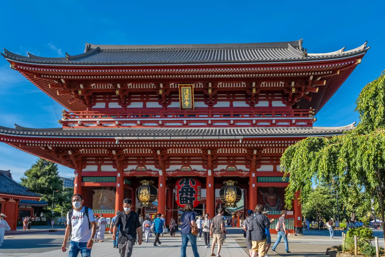 Walking through Asakusa, Tokyo